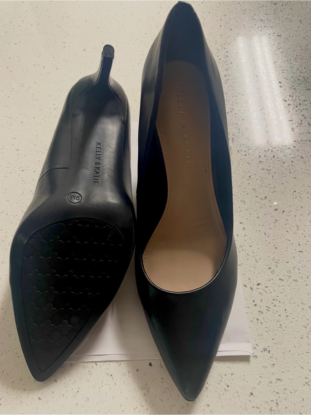 Kelly & Katie Women's Black Pointed Toe Pump